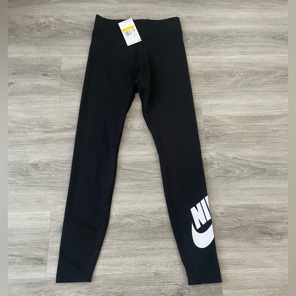 Nike tight fit regular length leggings